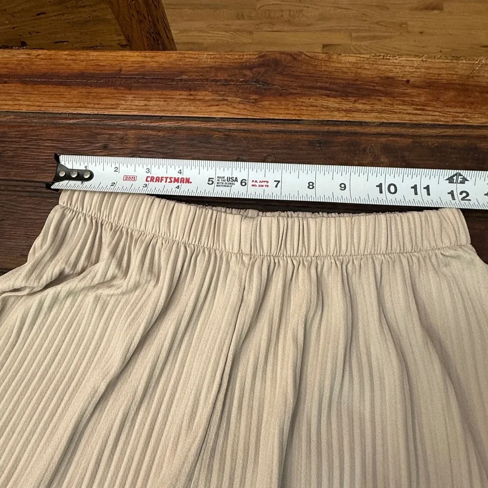 Uniqlo Beige Micro Pleated Wide Leg Pants Elastic Waist High Rise 241-456032 S